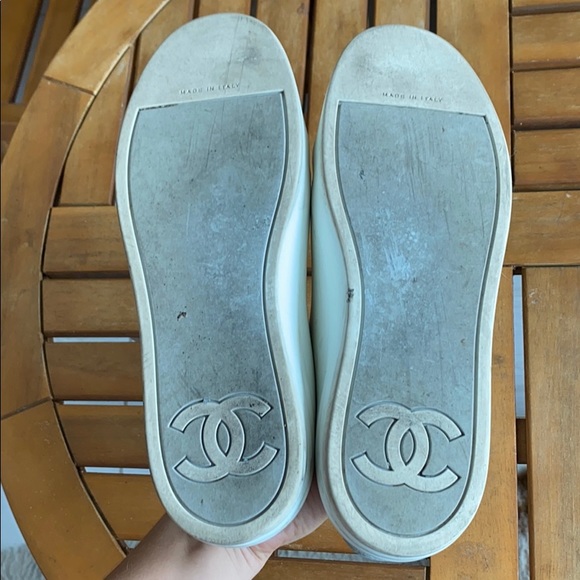 CHANEL white and silver sneakers 37.5 - Picture 4 of 8